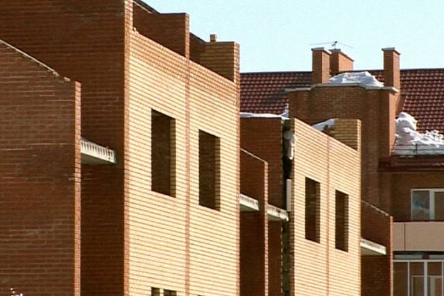 Стройка МЖСК «Свой дом» в г. Оби, 2011 г.: фото из архива precedent.tv